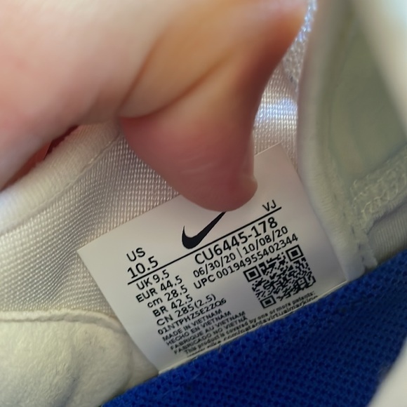 Nike athletic shoes - Picture 4 of 4